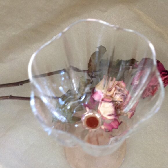 Vintage Delicate Pink Depression Wine Glass - Picture 5 of 5